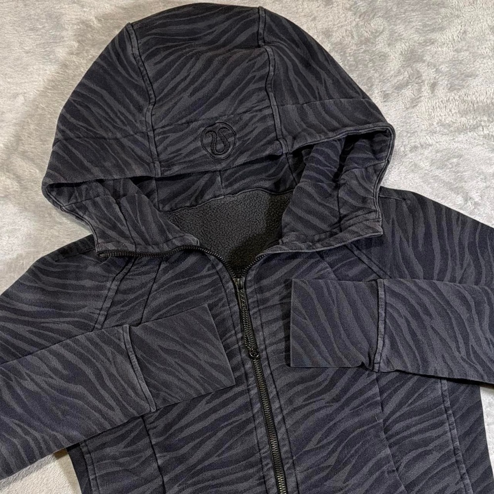 Lululemon Scuba Hoodie | Black Zebra Print | Size 6